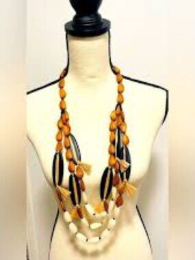 nwot chicos very lightweight multiple strand necklace